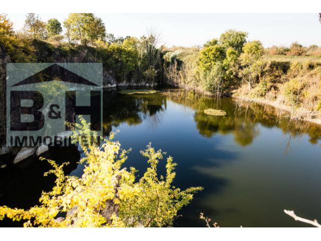 VERKAUFT Eine PERLE der NATUR! Bungalow auf ca. 6000 qm Naturland inkl. 2000 qm See mit Steinbruch - für Aussteiger oder Individualisten!