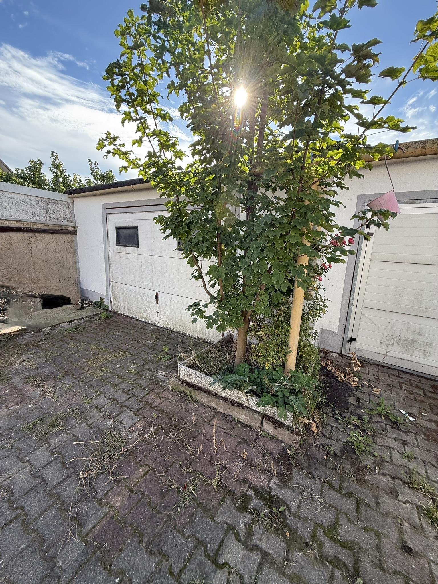 Freistehendes Einfamilienhaus mit neu ausgebautem Dachgeschoss, Vollkeller, Doppelgarage und großzügigem Grundstück — Vorschaubild 11
