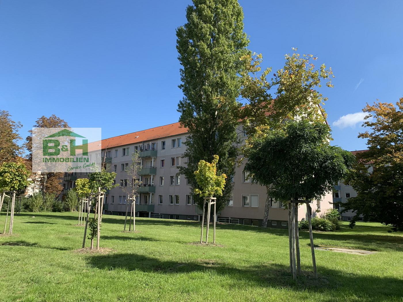 Hübsche 3 Raum Wohnung mit Balkon und Einbauküche in Wolfen