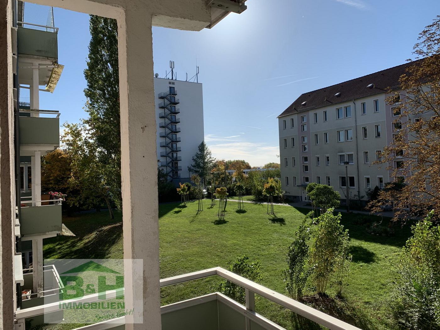 Hübsche 3 Raum Wohnung mit Balkon und Einbauküche in Wolfen — Vorschaubild 2