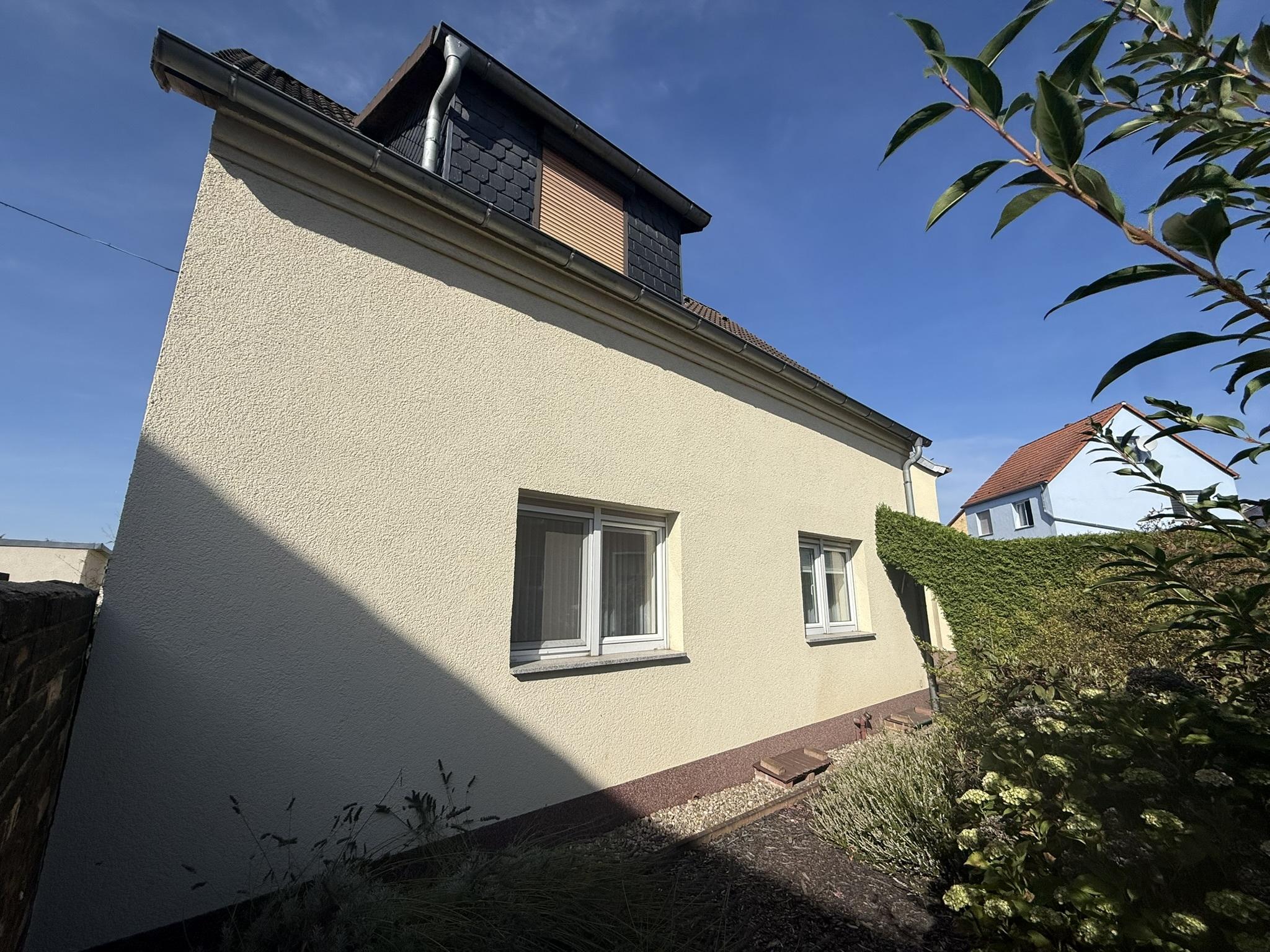 Freistehendes Einfamilienhaus mit großem Grundstück in begehrter Wohnlage — Vorschaubild 27