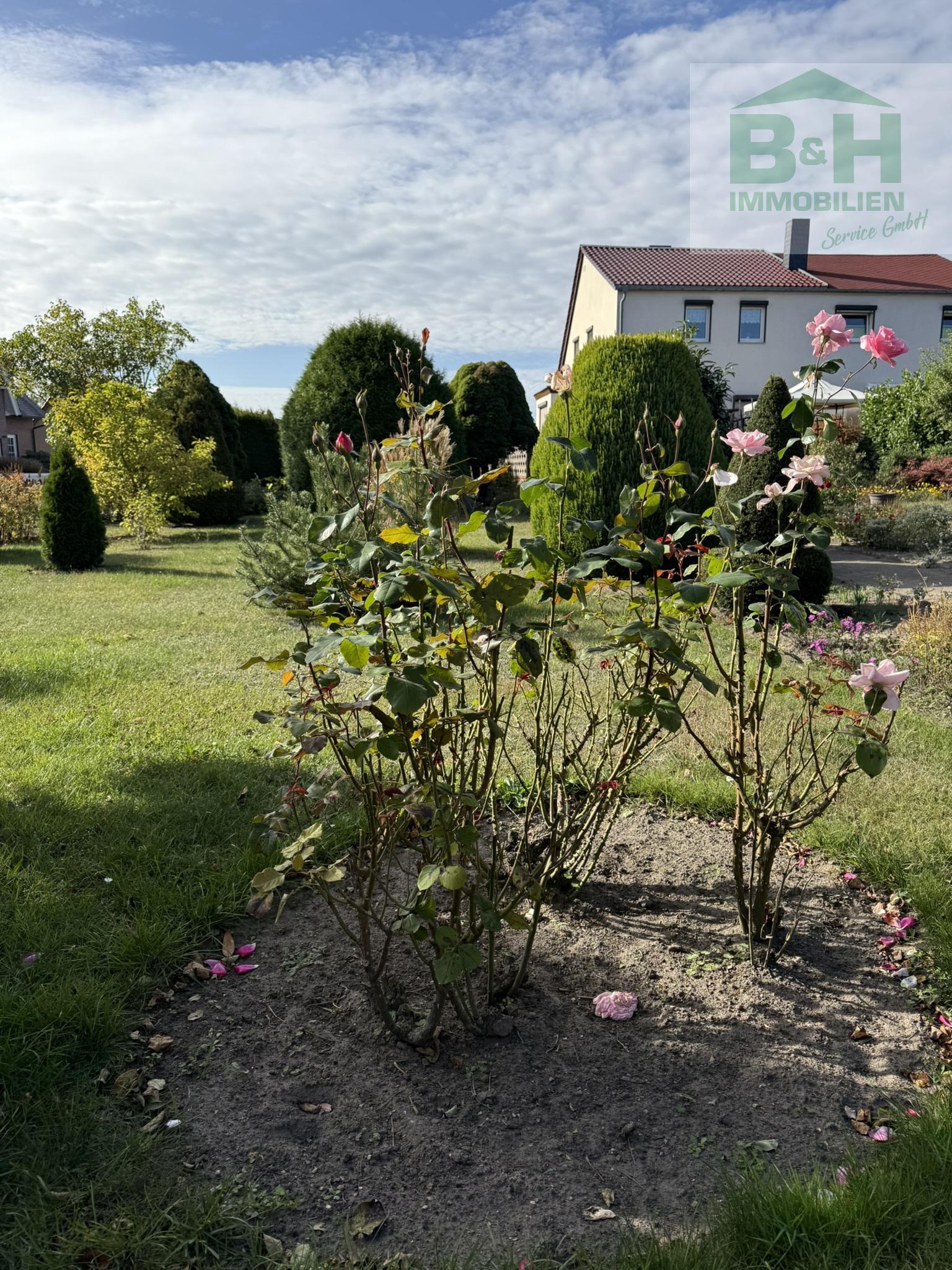 Familienfreundliche Doppelhaushälfte mit traumhaftem Gartengrundstück in beliebter Wohnlage — Vorschaubild 3