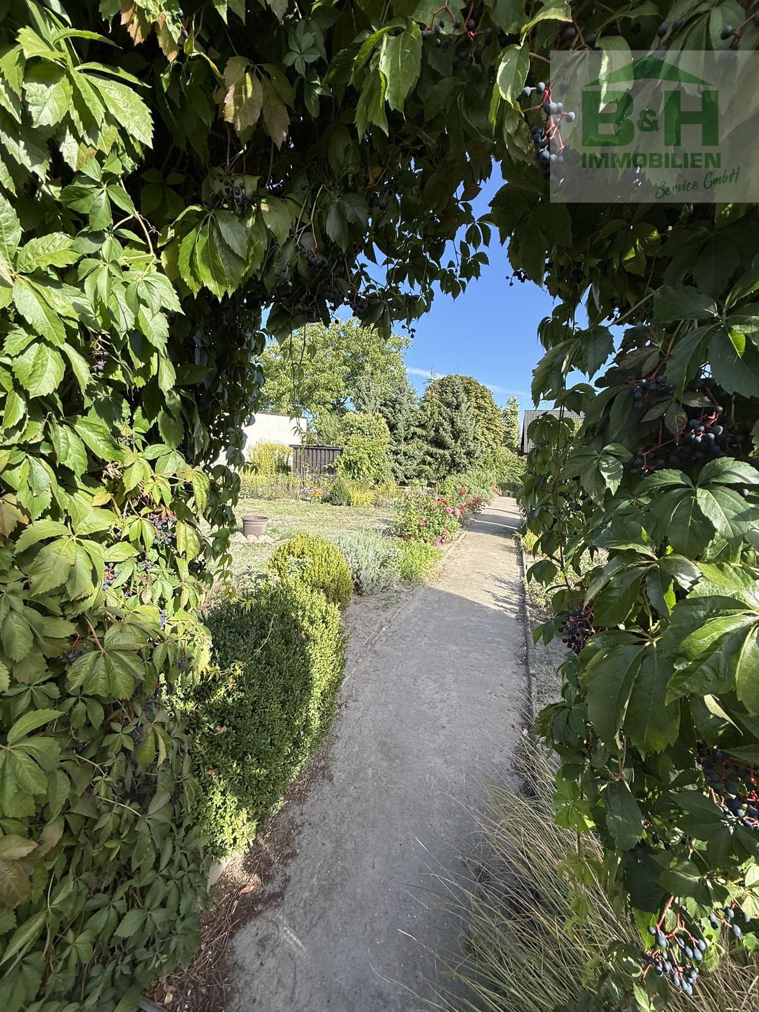 Familienfreundliche Doppelhaushälfte mit traumhaftem Gartengrundstück in beliebter Wohnlage — Vorschaubild 4