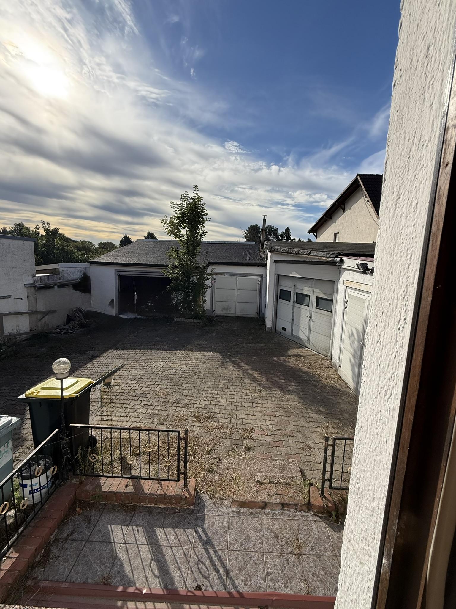 Freistehendes Einfamilienhaus mit neu ausgebautem Dachgeschoss, Vollkeller, Doppelgarage und großzügigem Grundstück — Vorschaubild 12