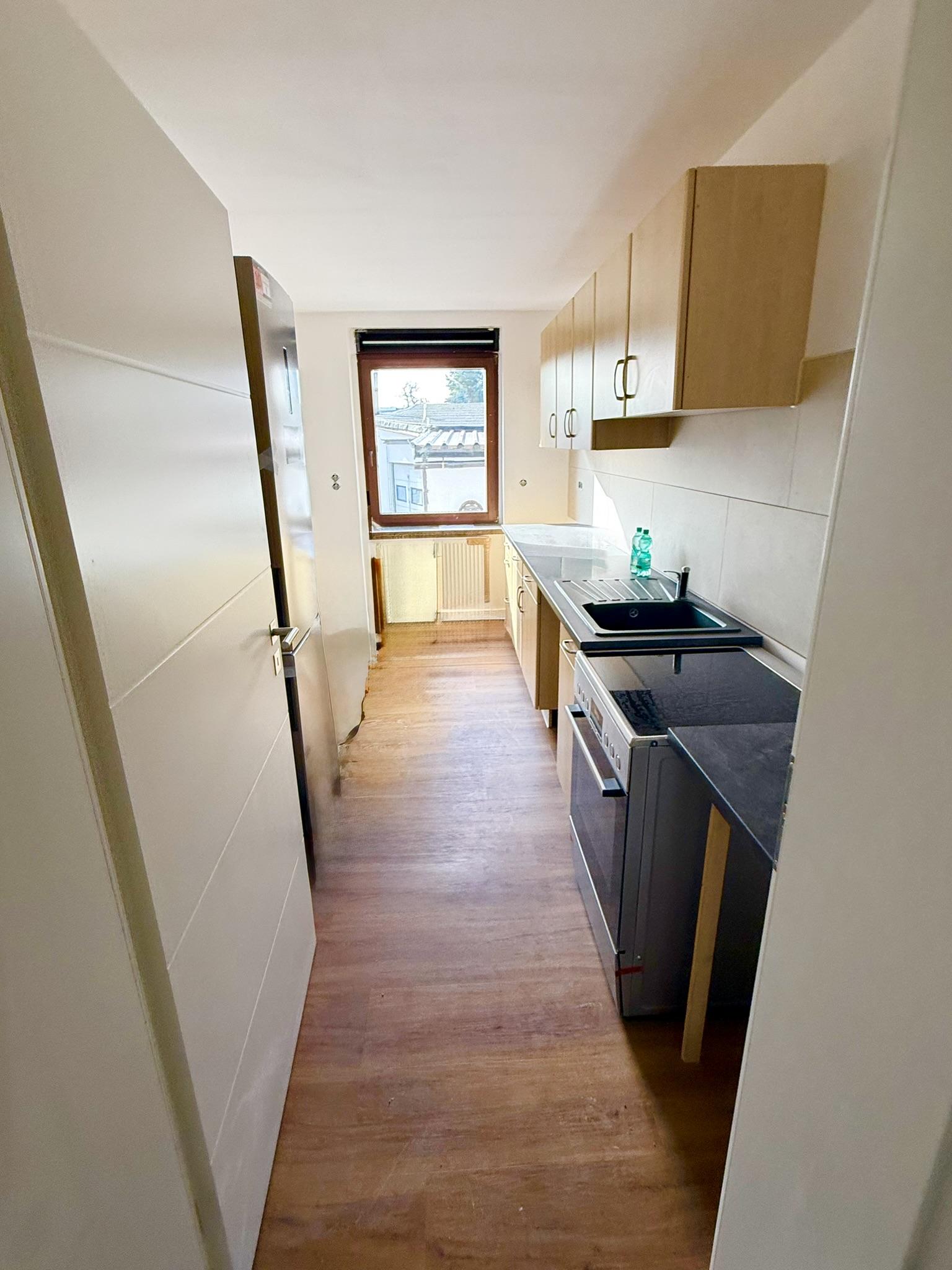 Freistehendes Einfamilienhaus mit neu ausgebautem Dachgeschoss, Vollkeller, Doppelgarage und großzügigem Grundstück — Vorschaubild 5