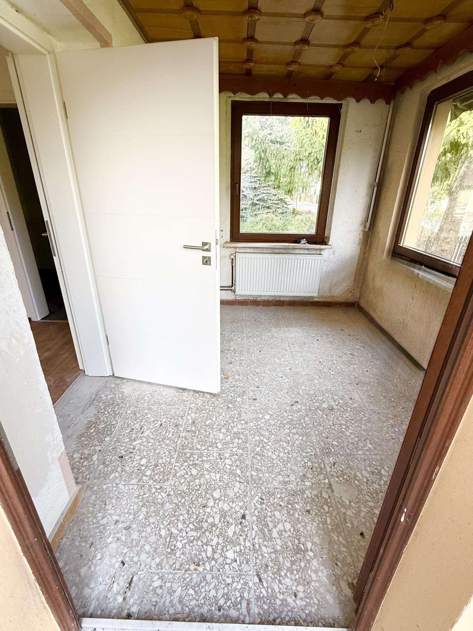 Freistehendes Einfamilienhaus mit neu ausgebautem Dachgeschoss, Vollkeller, Doppelgarage und großzügigem Grundstück — Vorschaubild 9