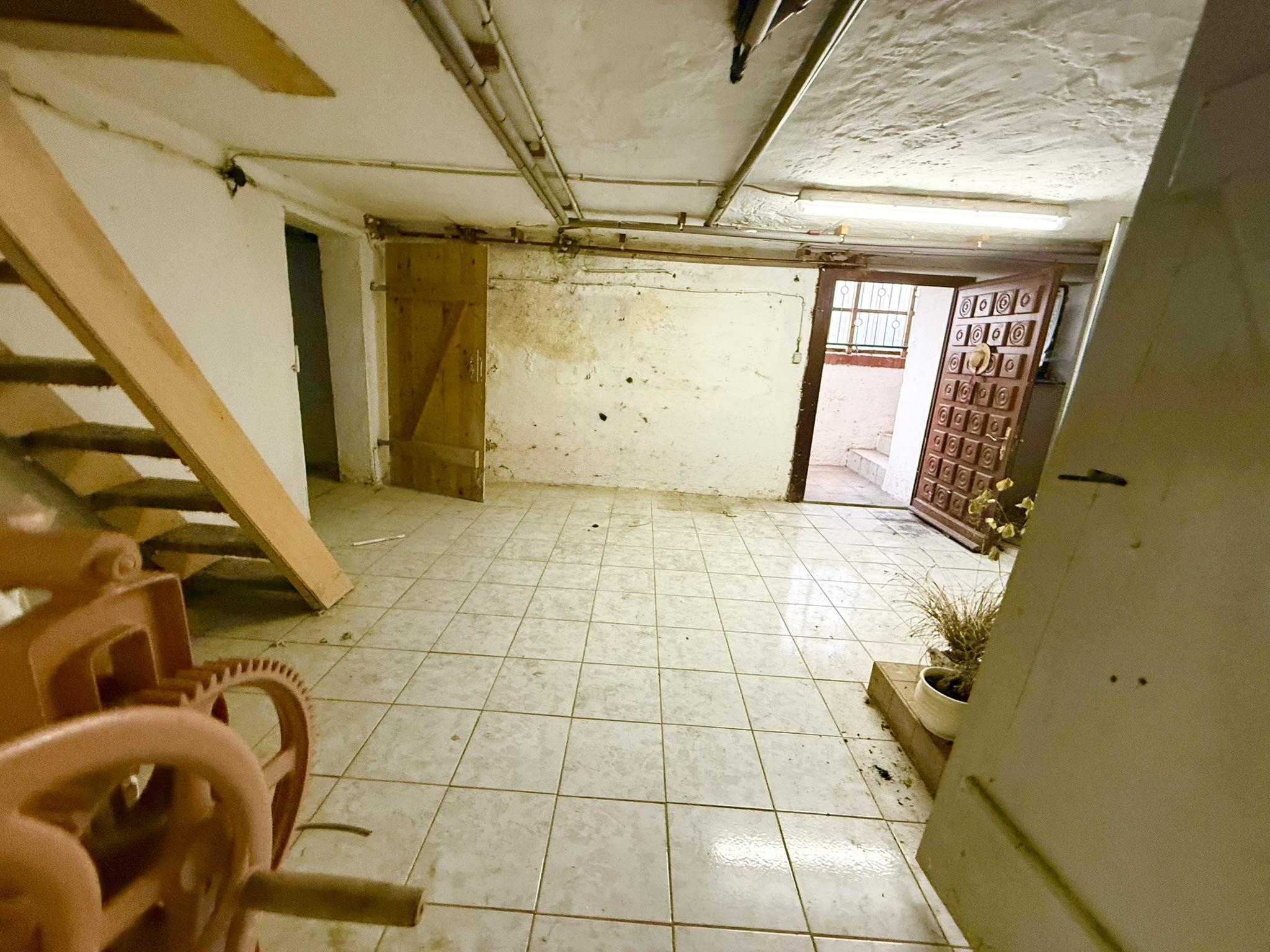 Freistehendes Einfamilienhaus mit neu ausgebautem Dachgeschoss, Vollkeller, Doppelgarage und großzügigem Grundstück — Vorschaubild 13