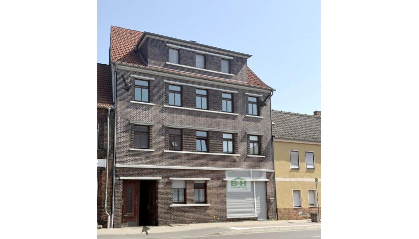 Mehrfamilienhaus in Bitterfeld – mit 3 Einheiten und schmaler Zufahrt + DG-Reserve 252 qm WFL