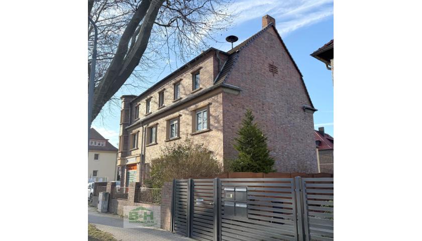 Vorgemerkt - Ansprechendes Klinker-Eckhaus mit Zufahrt und Garagen in Bitterfeld nahe Goitzsche