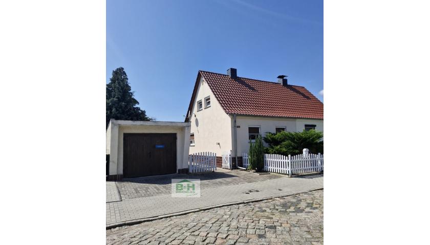 Verkauft! Handwerkertraum mit Potenzial: Doppelhaushälfte mit Anbau, großem Garten und Nebengebäuden