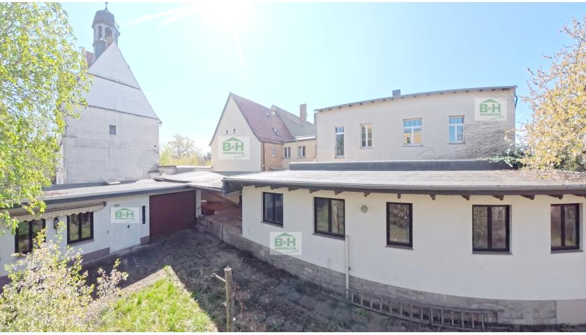 Auf Anfrage zwei Häuser + Bungalow + MFH auf 650 m² Grundstück – Top Potenzial