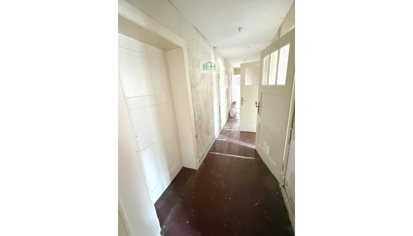 Mehrfamilienhaus in Bitterfeld – mit 3 Einheiten und schmaler Zufahrt + DG-Reserve 252 qm WFL — Vorschaubild 3