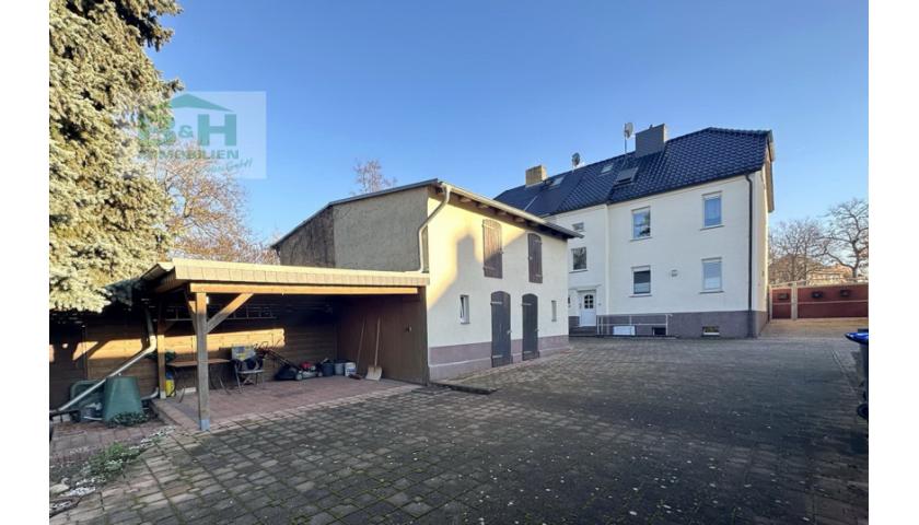 Verkauft Zweifamilienhaus in Wolfen, Doppelhaushälfte mit Garten, Zufahrt, Carport