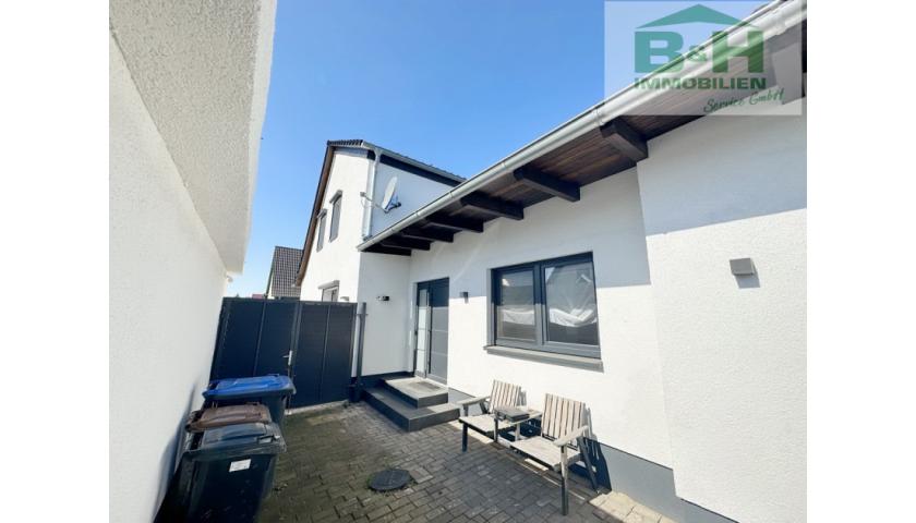 Verkauft Preis auf Anfrage - aktuell reserviert - Einfamilienhaus – wie Neubau – in Sandersdorf; 4,5 Zimmer, 3 Bäder, Einliegerbereich, Garage Garten