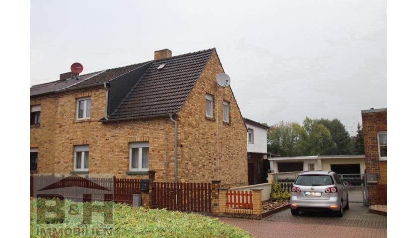 Verkauft  - Sehr großes Ein-/Zweifamilienhaus in Burgkemnitz, DHH mit ca. 185 qm Wfll. auf ca. 1000 qm Gartenland mit Garage