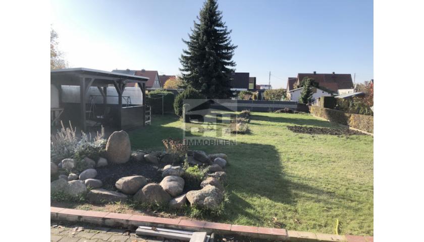 VERKAUFT Freistehendes Eigenheim auf großem Grundstück (Bauplatz abtrennbar) 1200 qm Toplage Zscherndorf