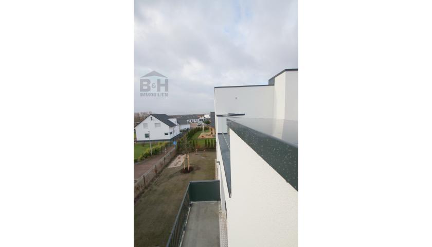Vermietet 104 qm Dach-Penthouse-Drei-Raum-Wohnung mit 55 qm Dachterrasse und Seeblick, Fußb.-heizung, Stellplatz, Fahrstuhl Neubau Erstbezug ab 01-2018 TOP