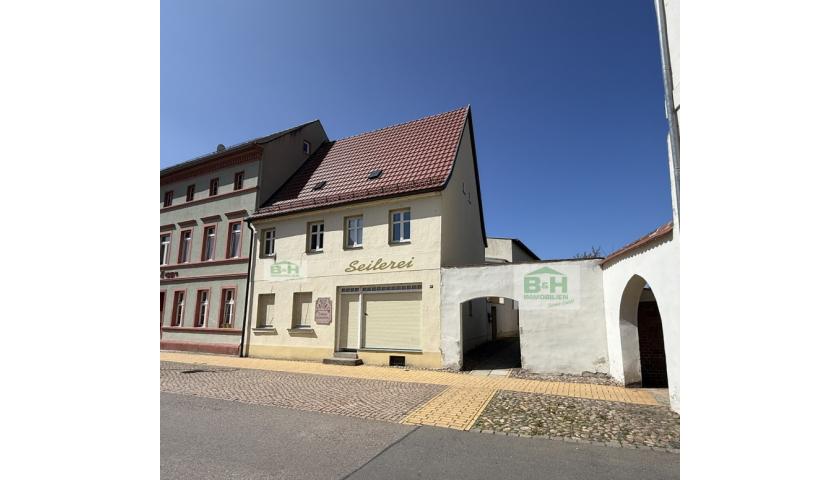 Auf Anfrage zwei Häuser + Bungalow + MFH auf 650 m² Grundstück – Top Potenzial — Vorschaubild 2