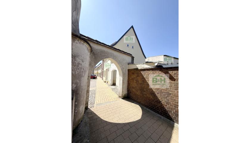 Auf Anfrage zwei Häuser + Bungalow + MFH auf 650 m² Grundstück – Top Potenzial — Vorschaubild 3
