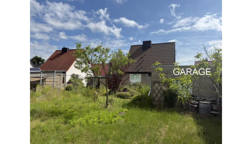 Freistehendes Einfamilienhaus mit großem Grundstück und Garage in beliebter Wohnlage von Raguhn — Vorschaubild 2