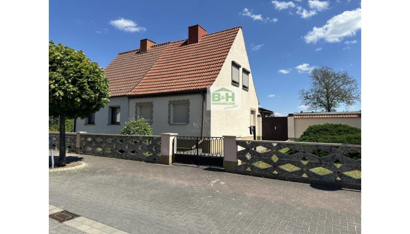 Verkauft - Eigenheim in Sandersdorf - klein mit großem Garten - Wfl. 97 qm 2,5 Zimmer 843 qm