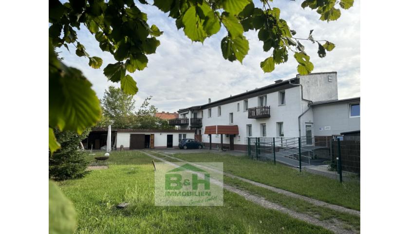 Verkauft - TOP! Mehrgenerationenhaus - Zweigeschossiges Wohnhaus (auch Praxis möglich) Wfl 265 qm mit Zufahrt und ca. 1200 qm Eigentumsland