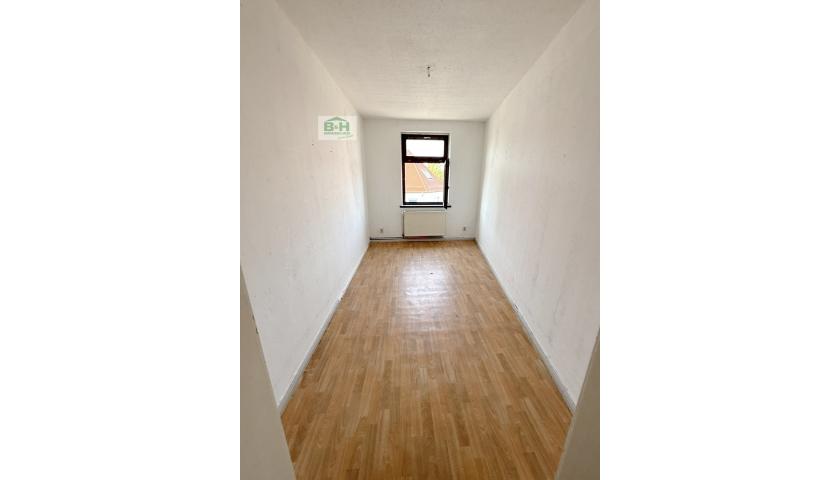 Mehrfamilienhaus in Bitterfeld – mit 3 Einheiten und schmaler Zufahrt + DG-Reserve 252 qm WFL — Vorschaubild 4