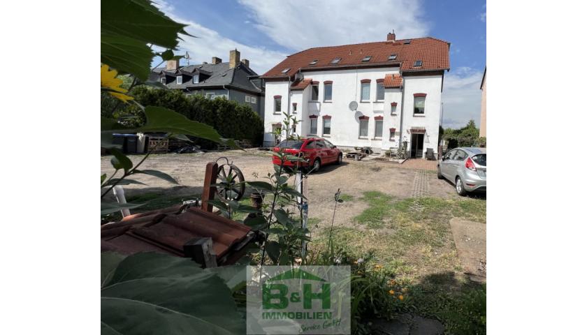 Vergeben - Hübsche Dachwohnung 2 Zimmer amerikanische Küche modernisiert ca. 50 qm in Bitterfeld