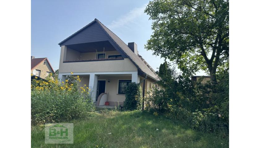 Verkauft - Freistehendes Wohnhaus mit Garage, großem Garten, Pool, Terrasse + Balkon bei Bobbau