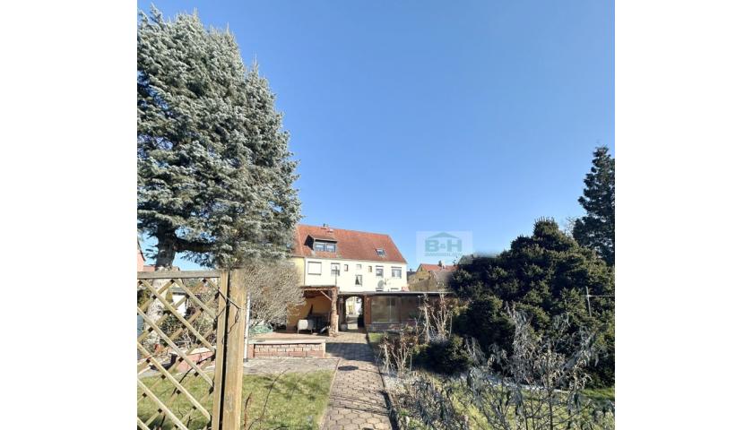 Verkauft  - 340 qm in ruhiger Lage auf ca. 1200 qm Garten mit Garagen