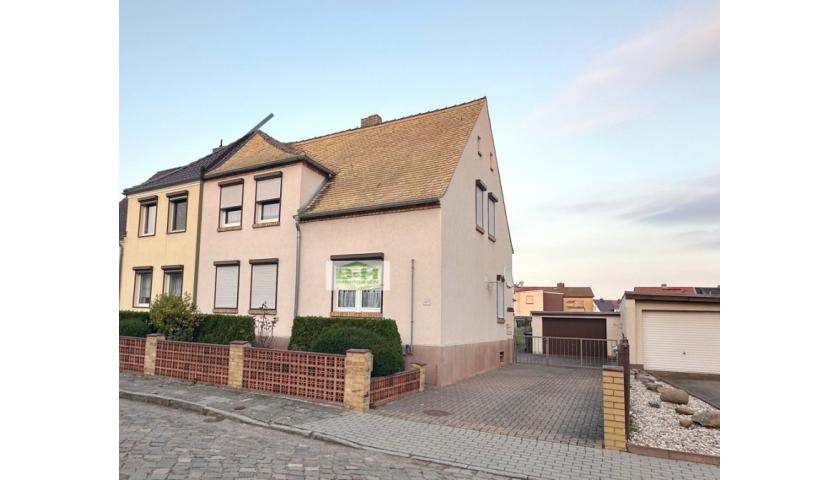 Verkauft -  großes Siedlungshaus bei Sandersdorf Wfl. 137 qm Garten 610 qm Garage ruhige Lage
