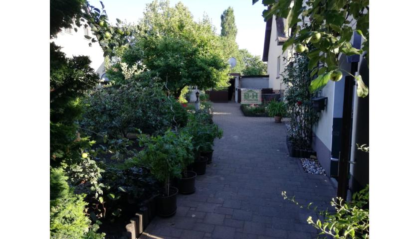verkauft  - Freistehendes Einfamilienhaus mit parkähnlichem Grundstück in naturnaher Lage