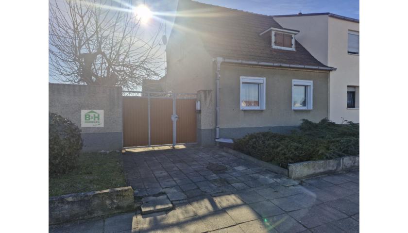 Verkauft - Bei Sandersdorf - preiswertes Eigenheim in ruhiger Lage 135 qm Wfl mit Zufahrt und Garten
