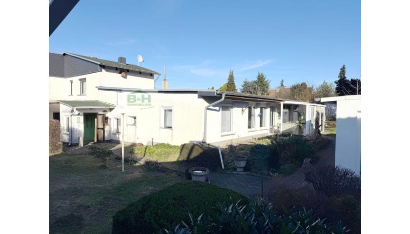 Verkauft - großzügiges Wohnensemble mit Bungalow, Anbau und weitläufigem Garten in ruhiger Lage